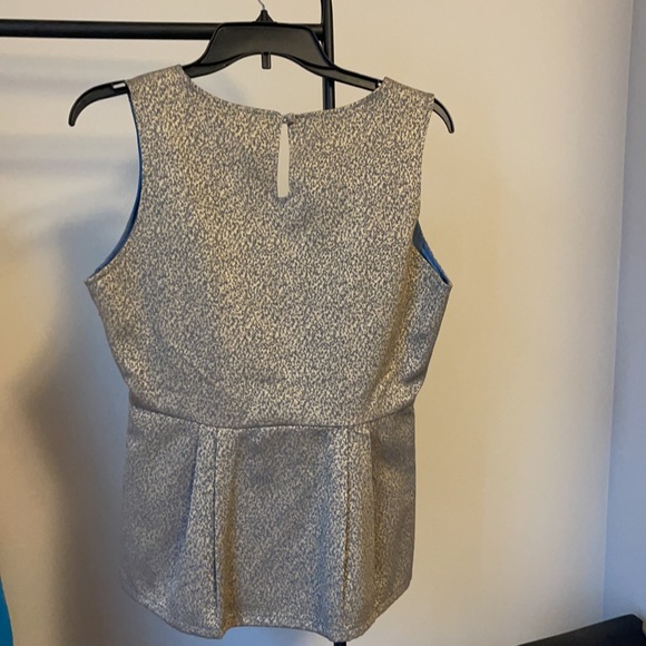 NWT Tulle Gold Peplum Top size medium - Picture 3 of 4